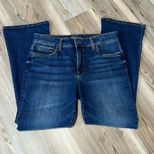 Kut brand jeans size 12 petite 91% cotton 7% polyester 2% elastane. Super comfy!